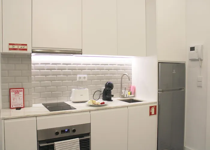 Modern Flat Near Trindade By Lovelystay