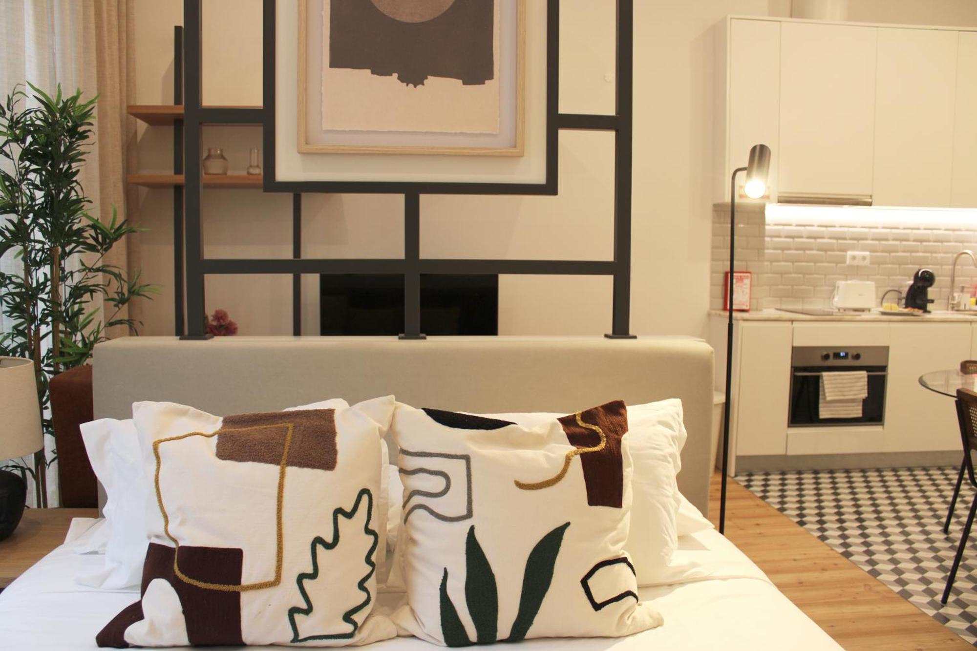 Modern Flat Near Trindade By Lovelystay * Oporto